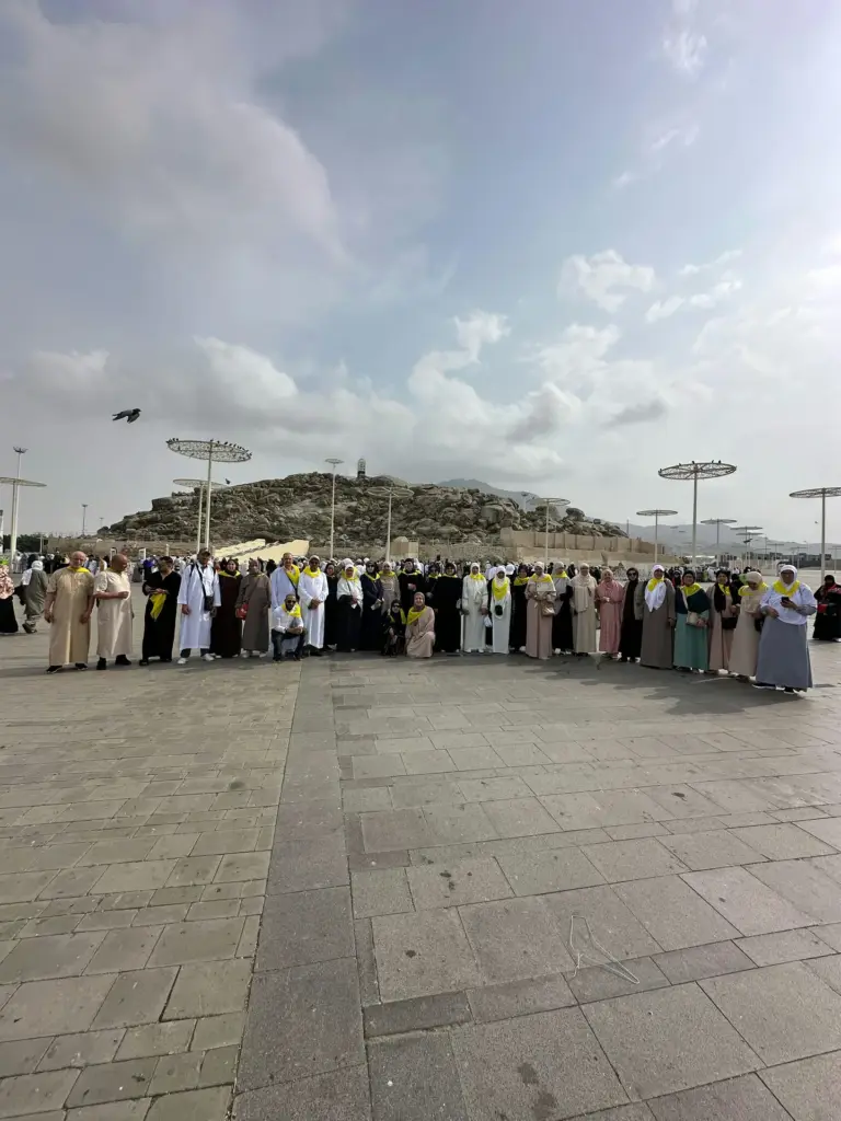 Peregrinos en Arafat, ante el Jabal al-Rahma